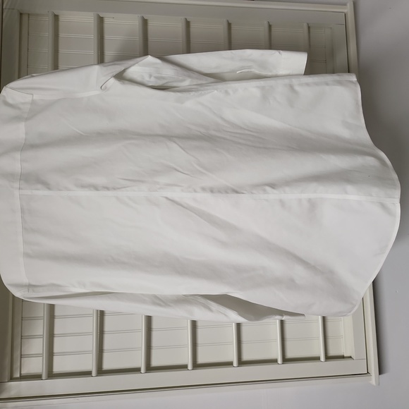 Chico's tunic length white blouse. Wash beautifully Chico's sizing 2 - Picture 3 of 3